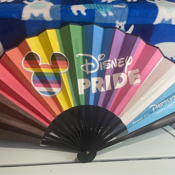 Large Disney pride fan - Picture 2 of 3